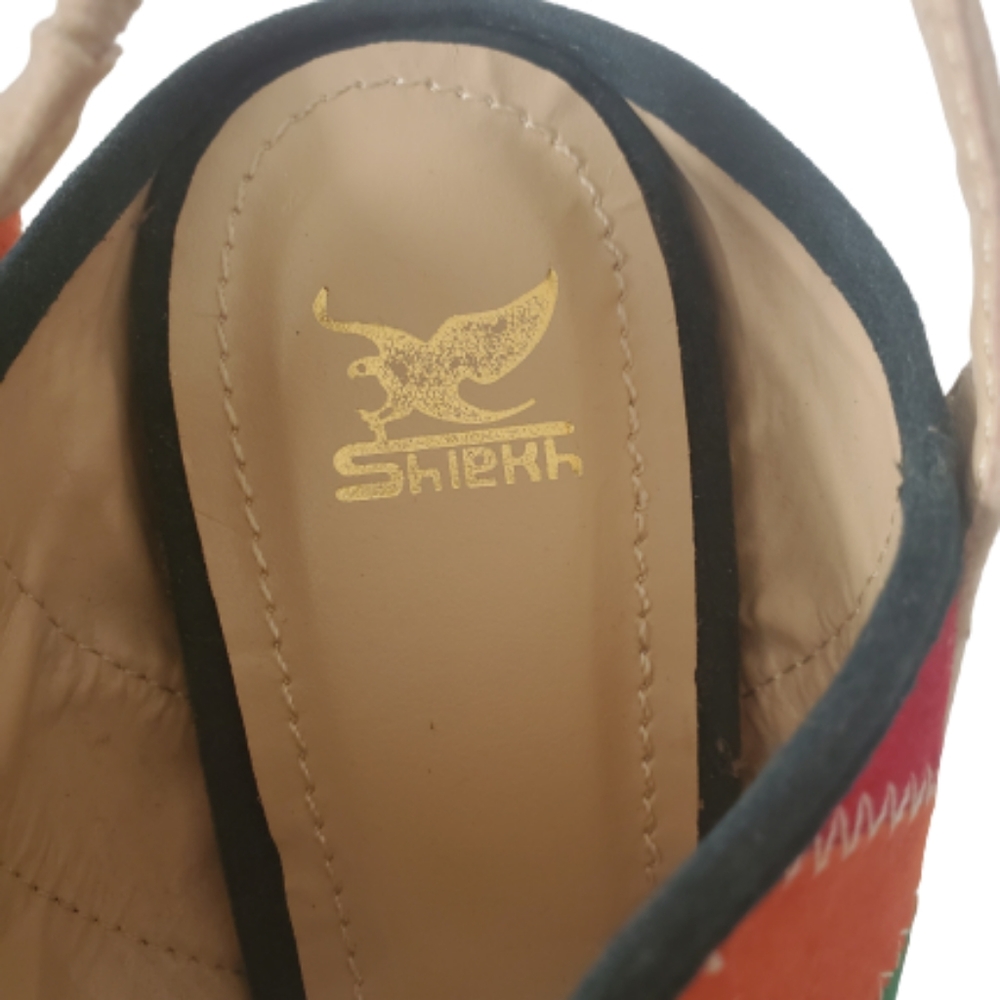 Shoes - Picture 2 of 8